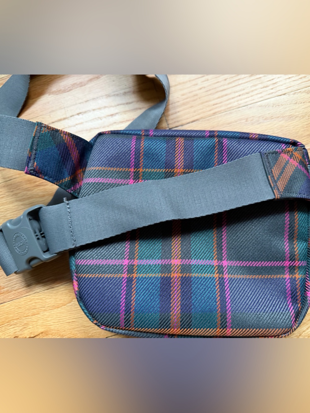 Herschel Supply Co. Fifteen  Hip Pack in the "Pewter Plaid" colorway NWT - Picture 4 of 5